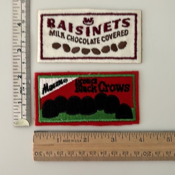VTG Sta-Ons Self Sticking Candy Velvet Embrodered PATCHES Raisinets & Black Crow - Picture 9 of 11